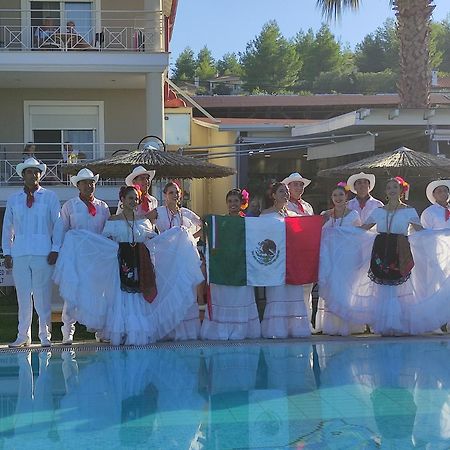 Golden Residence Family Resort Pefkochori Bagian luar foto