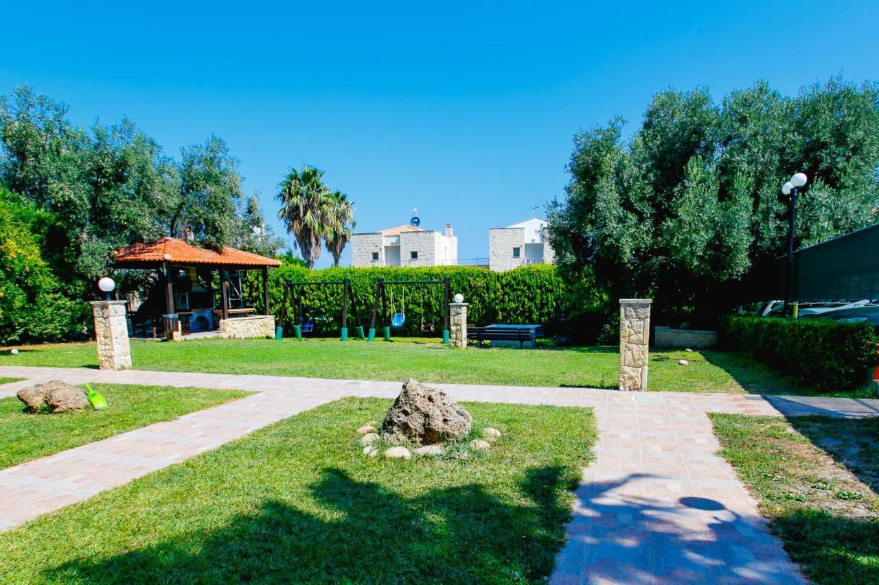 Golden Residence Family Resort Pefkochori Bagian luar foto