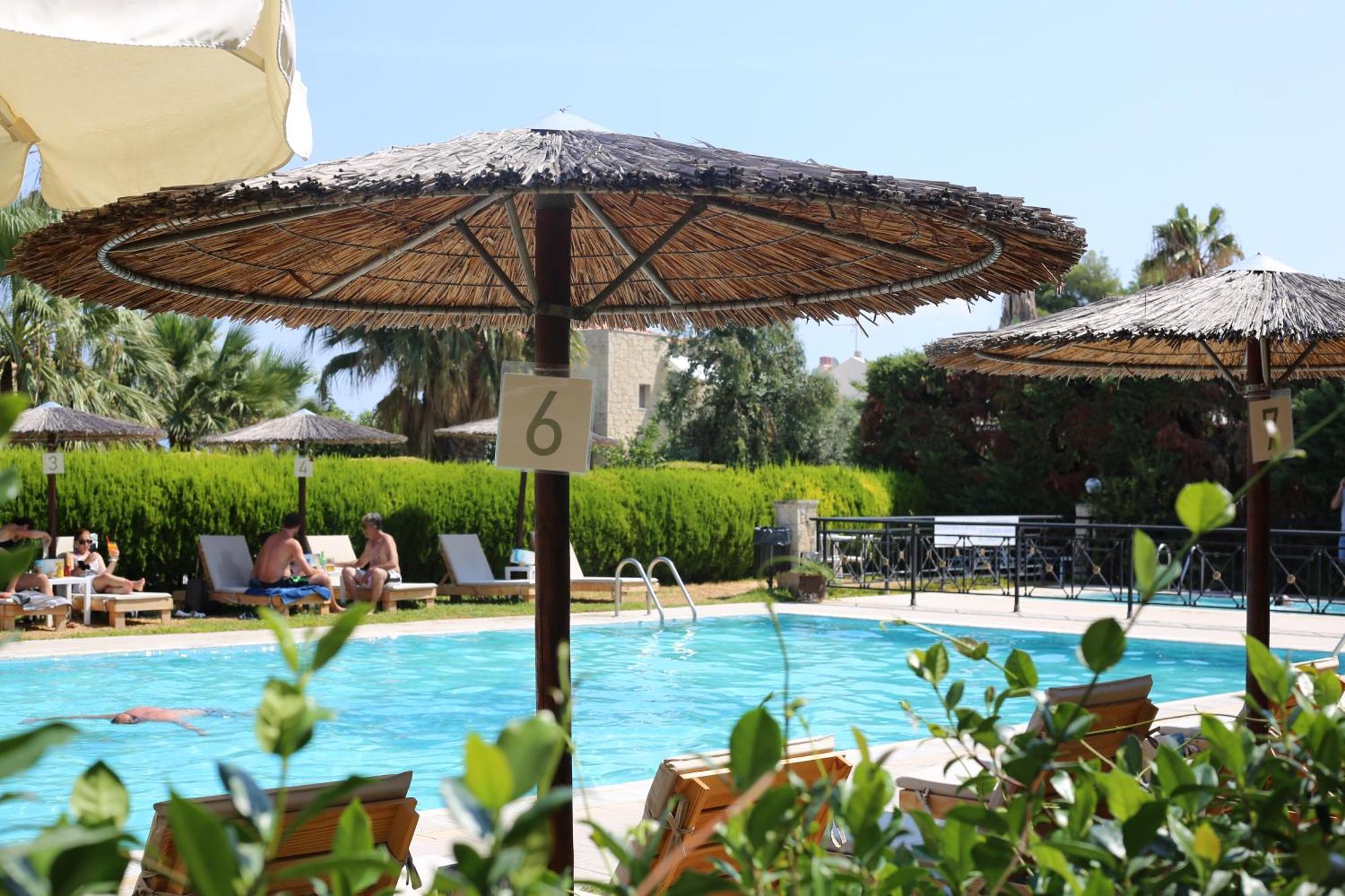 Golden Residence Family Resort Pefkochori Bagian luar foto