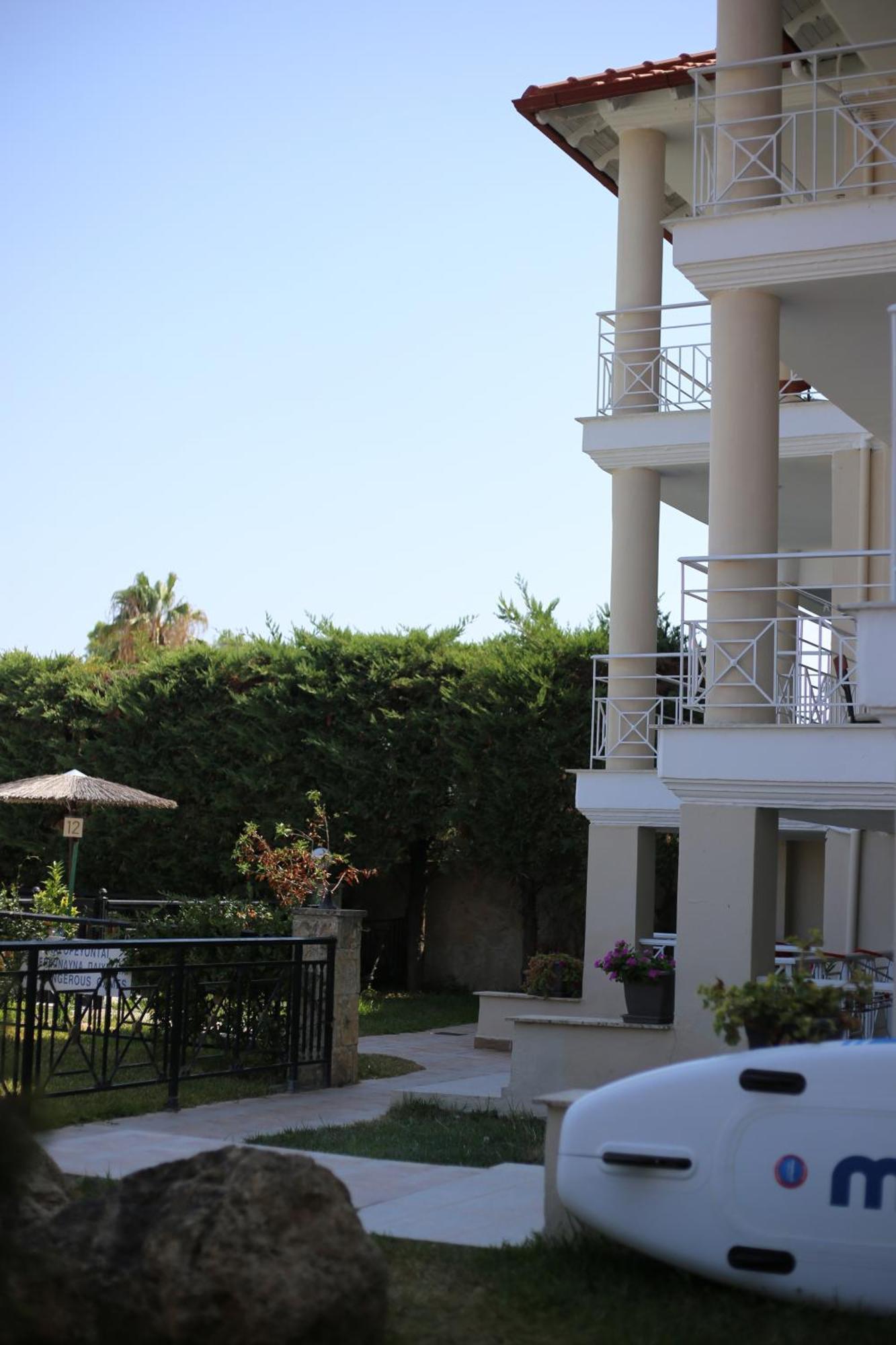 Golden Residence Family Resort Pefkochori Bagian luar foto
